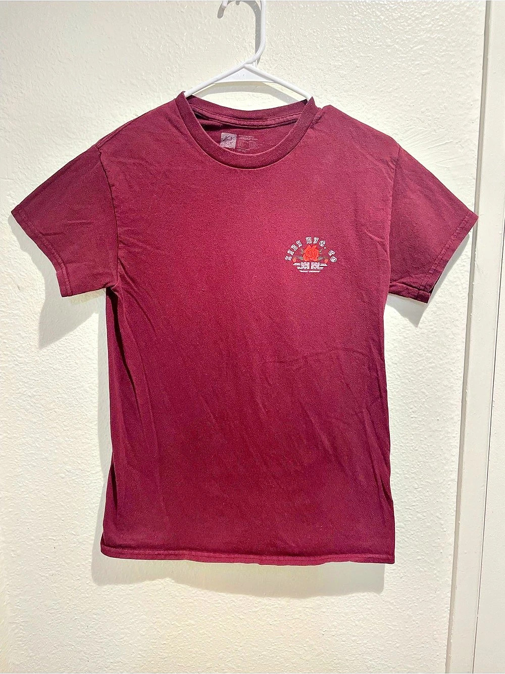 Lira Mfg Co Men's Small Maroon Vacant Unknown Rose Bottle Graphic T-Shirt S